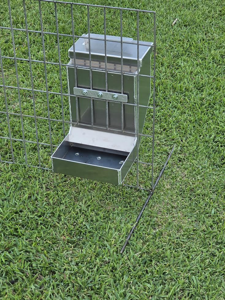 "Heavy Duty" Dog Feeder/ Kennel Feeder