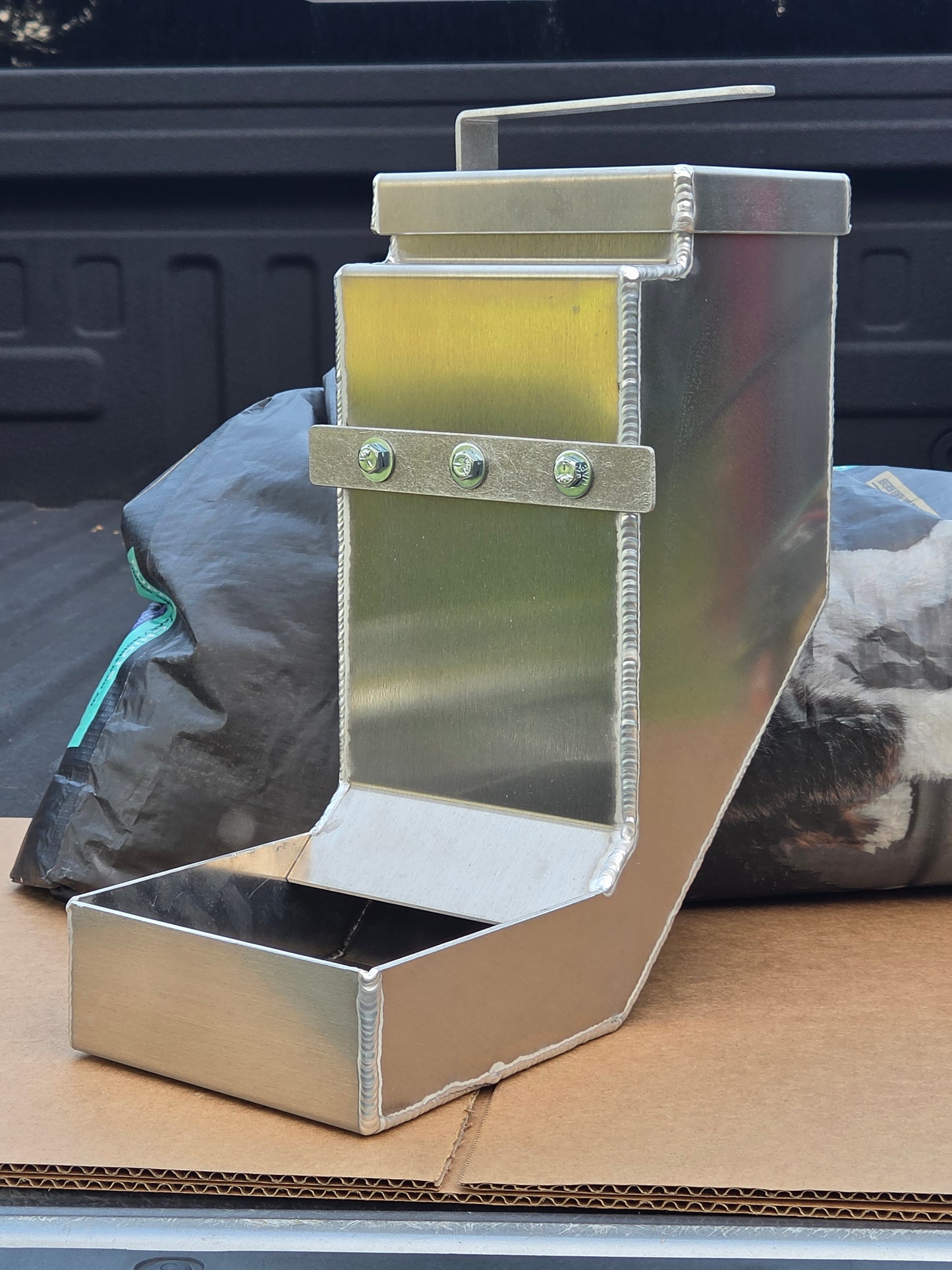 6" Aluminum Kennel Feeder