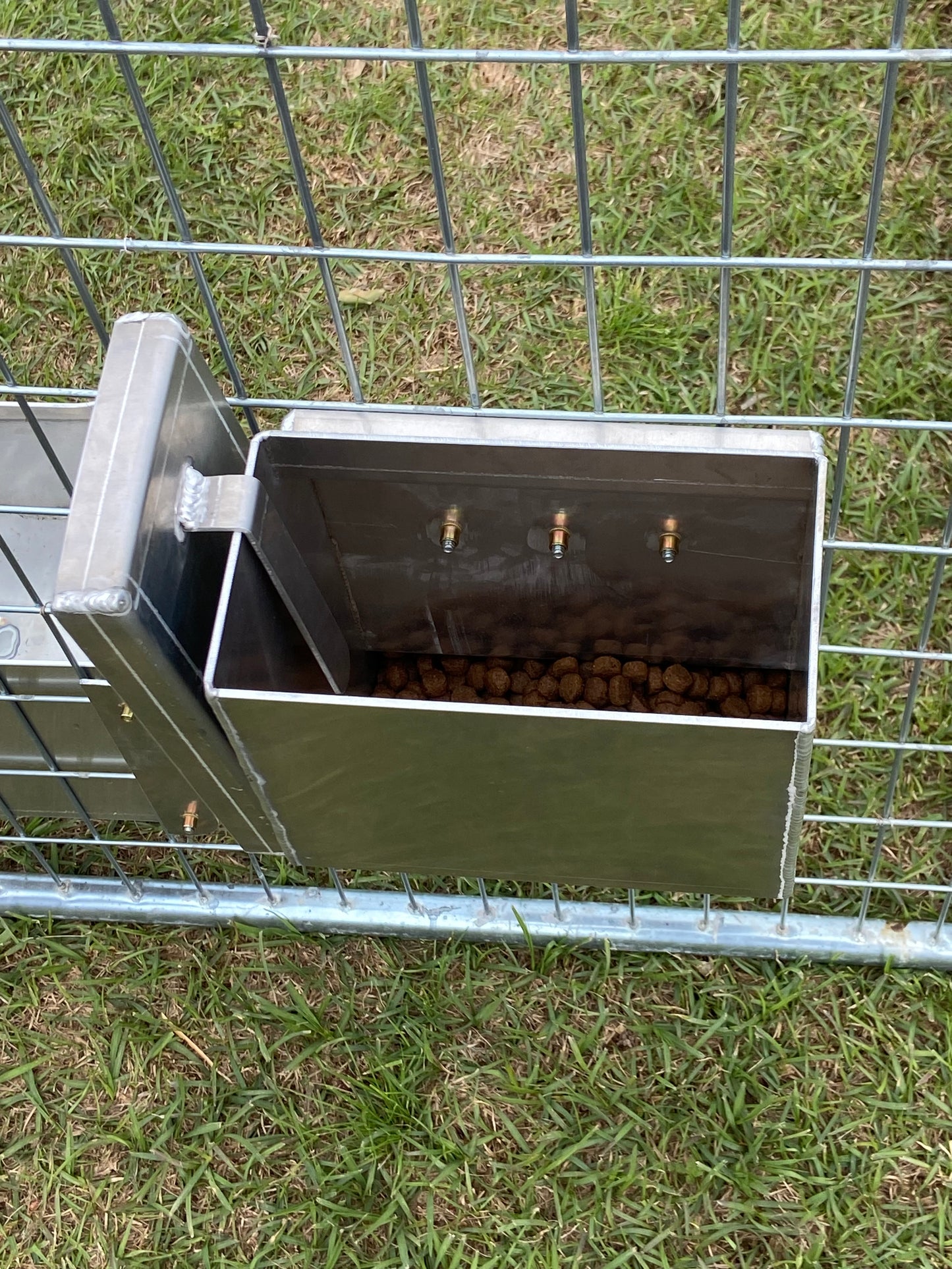 "Standard" Dog Feeder / Kennel Feeder
