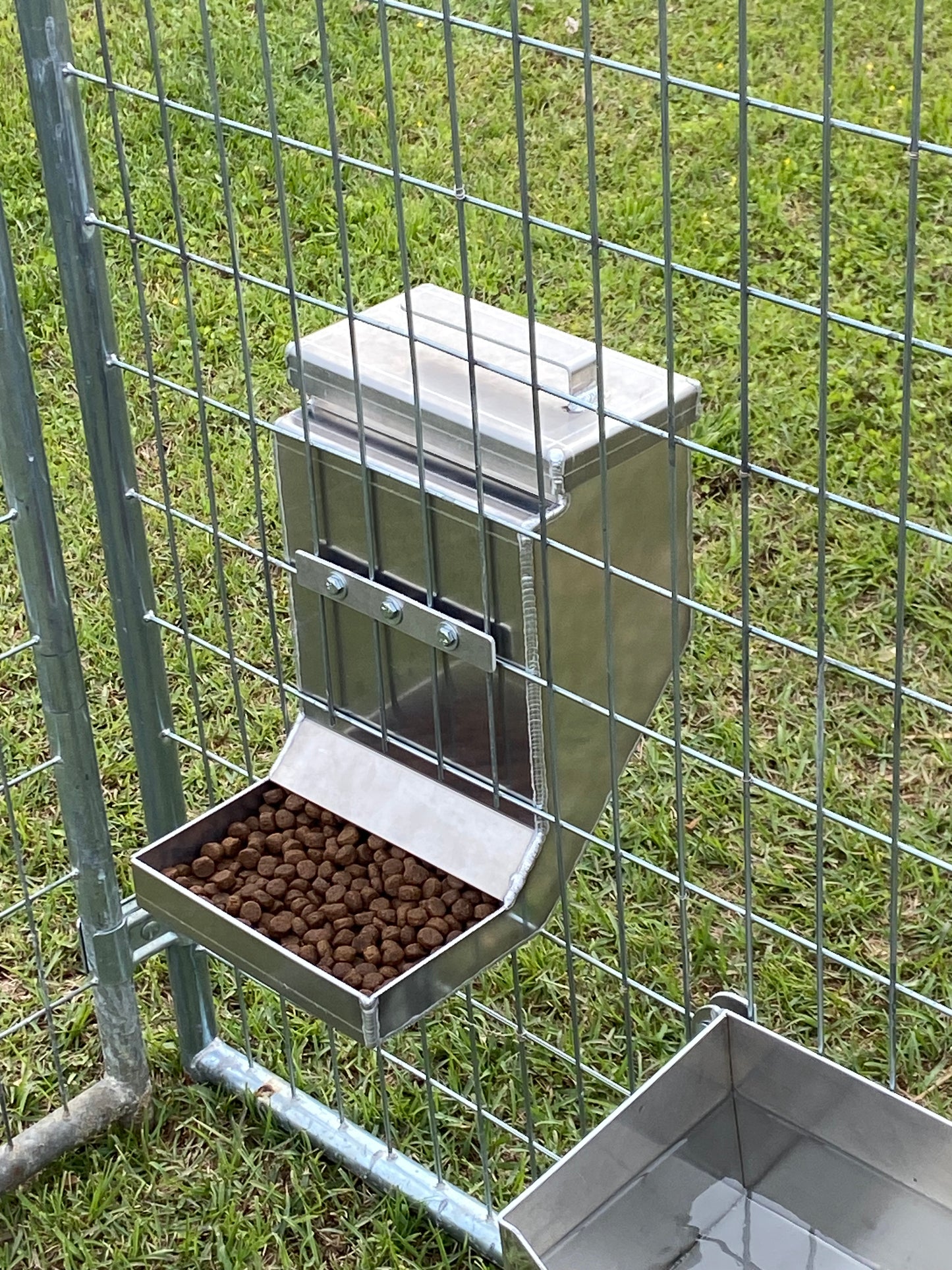"Standard" Dog Feeder / Kennel Feeder